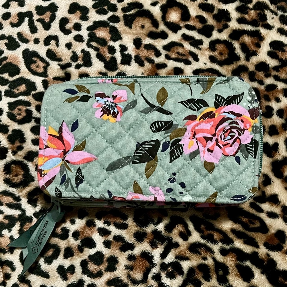 NWOT Vera Bradley Quilted Floral Double Zip Phone Wallet - Sage Green with Pink